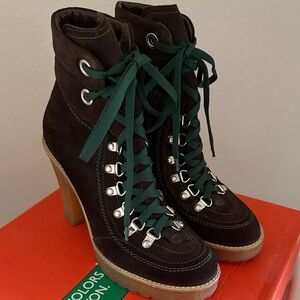 United Colors of Benetton brown suede ankle boots with original Green laces